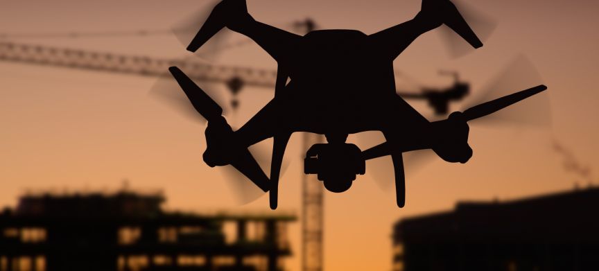 Zelfsturende drones door het imiteren van verkeer